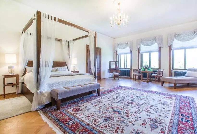 Hotelli Zámek Dobřenice