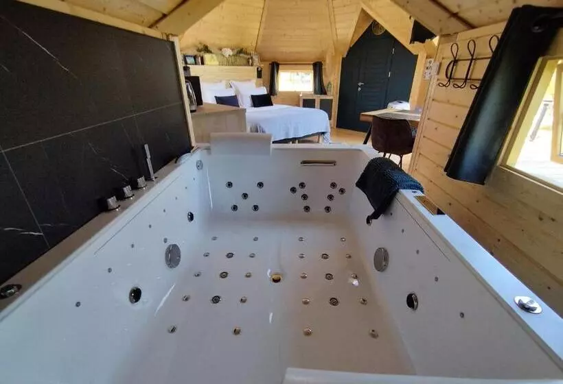 Majatalo Cottage Climatisé Avec Baignoire Spa 2 Personnes