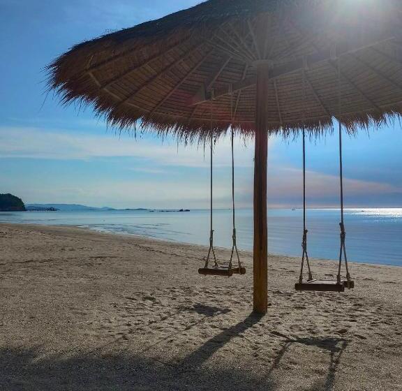 فندق Chaithalay Khanom Resort