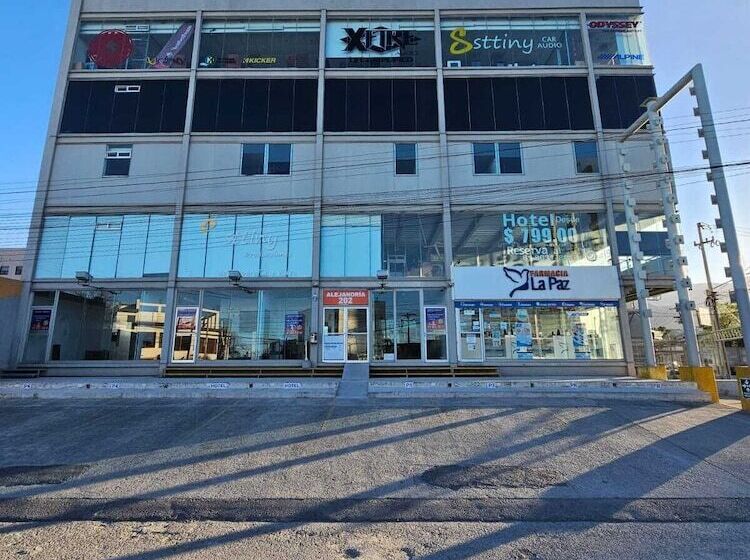 Hotel Sttiny Monterrey Tecnológico