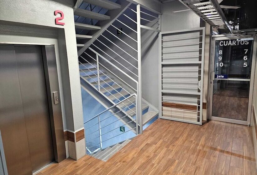 Hotel Sttiny Monterrey Tecnológico