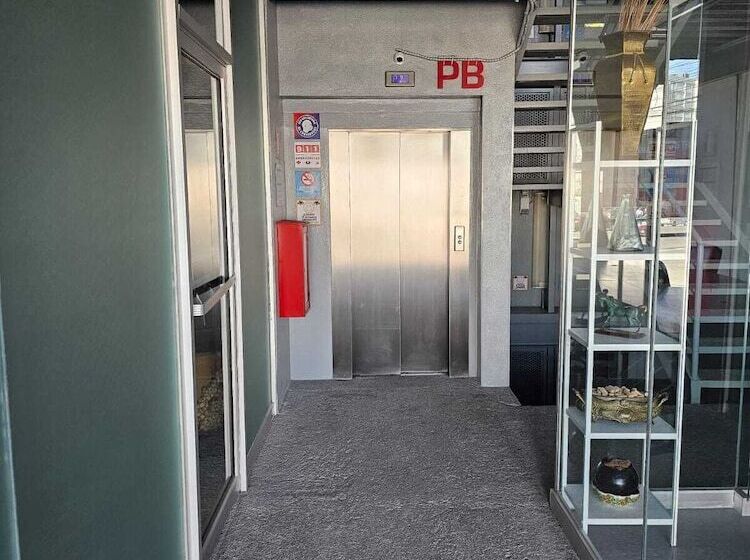 Hotel Sttiny Monterrey Tecnológico