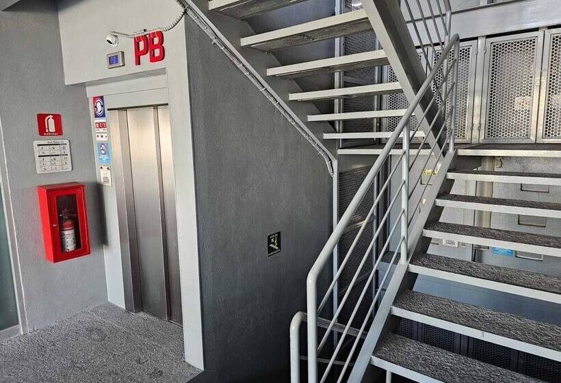 Hotel Sttiny Monterrey Tecnológico