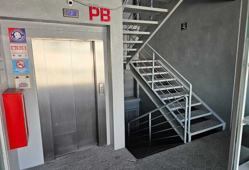 Hotel Sttiny Monterrey Tecnológico