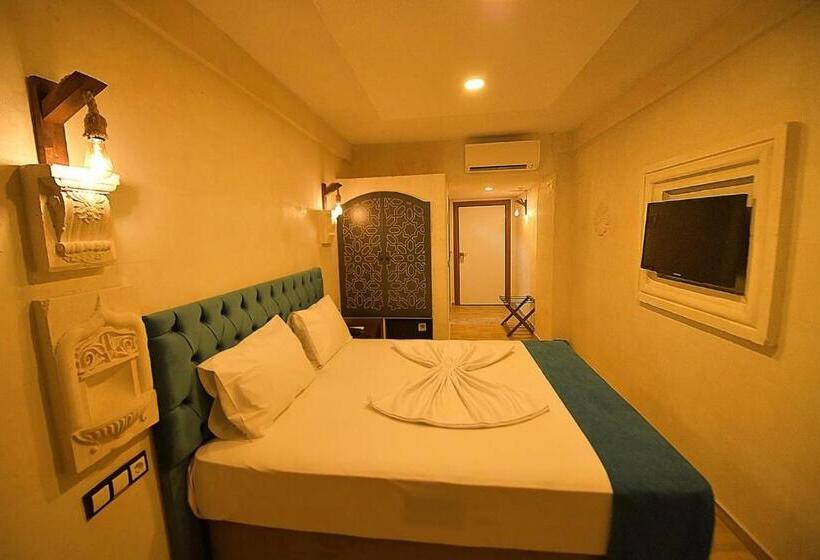 Mi̇dyat Ladi̇nos Otel