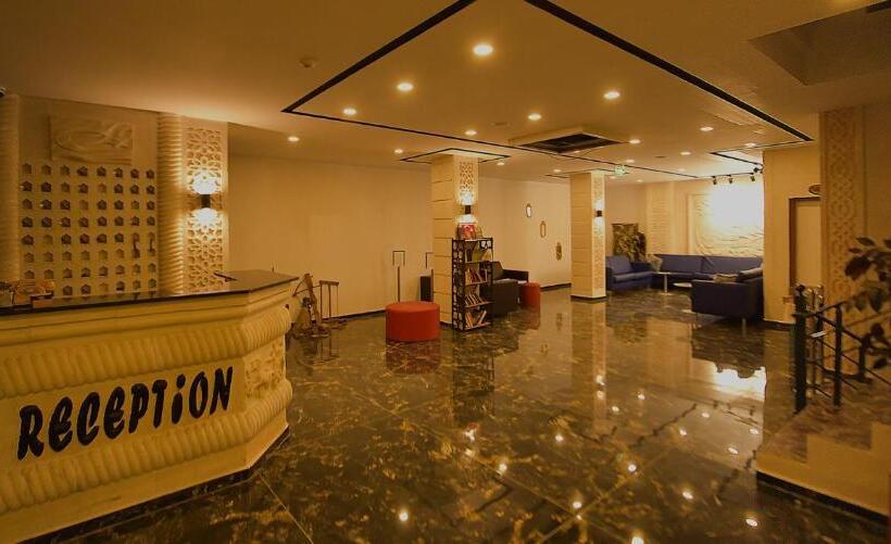 Mi̇dyat Ladi̇nos Otel