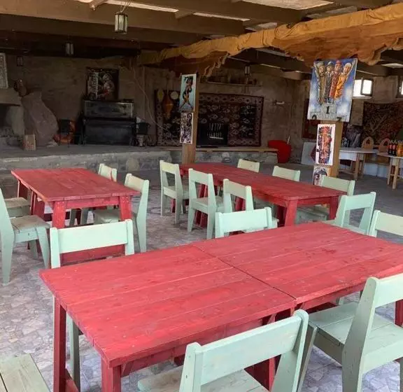 هتل Golden Cradle