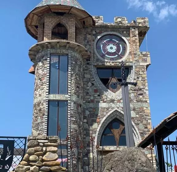 هتل Golden Cradle