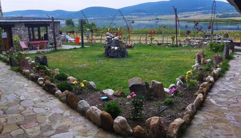 هتل Golden Cradle