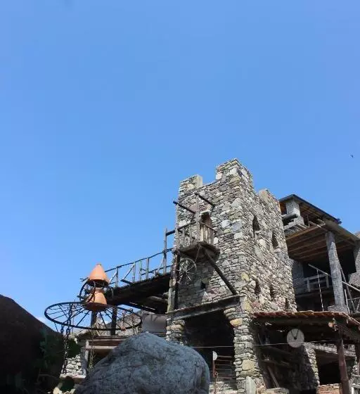 هتل Golden Cradle