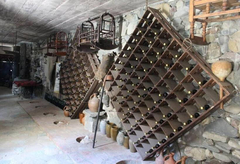 هتل Golden Cradle