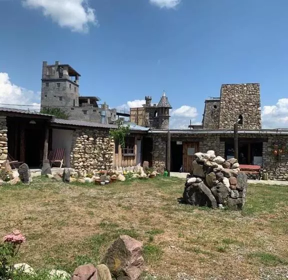 هتل Golden Cradle