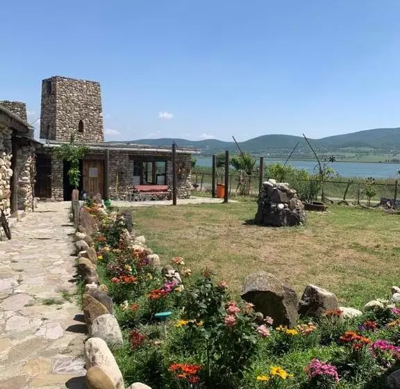 هتل Golden Cradle