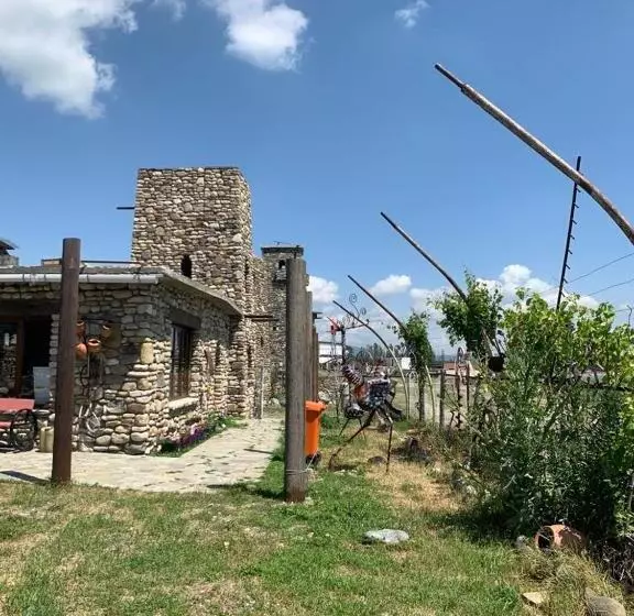 هتل Golden Cradle