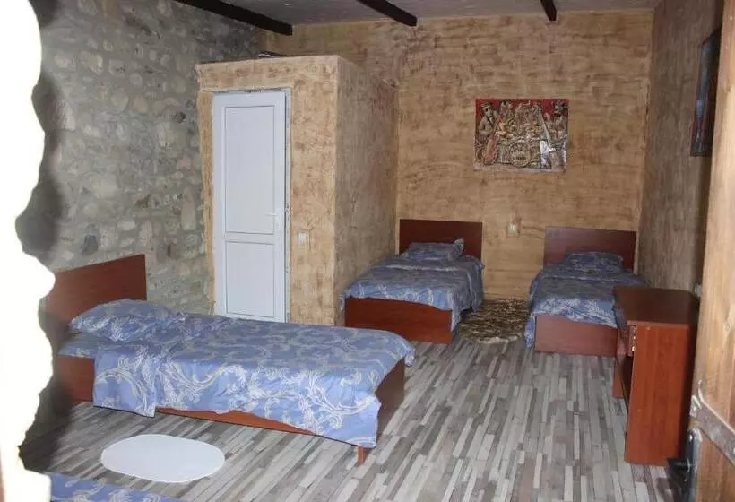 هتل Golden Cradle