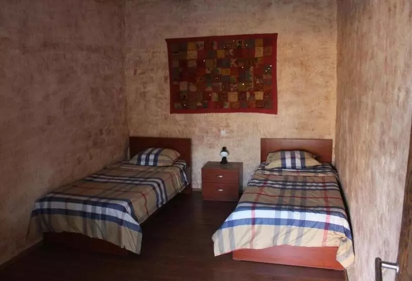 هتل Golden Cradle