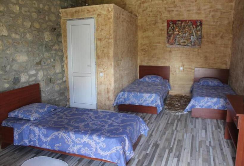 هتل Golden Cradle