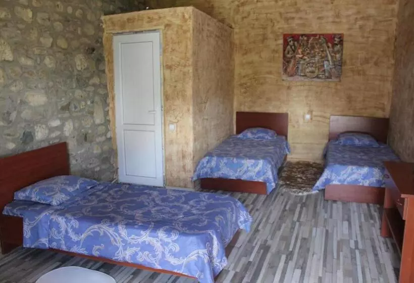 هتل Golden Cradle