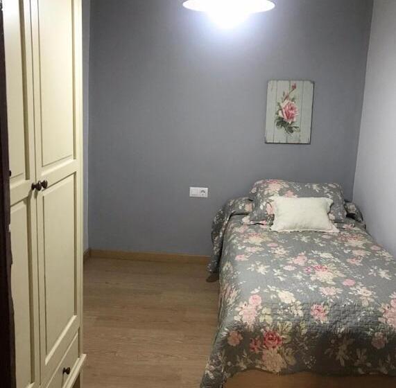 هتل Hostel El Jardin