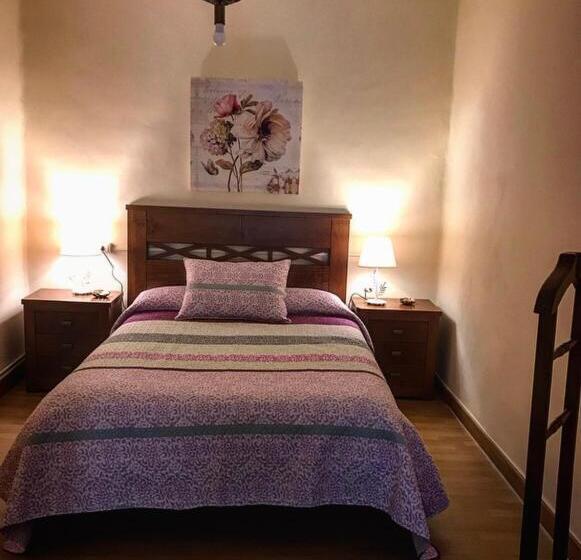 هتل Hostel El Jardin