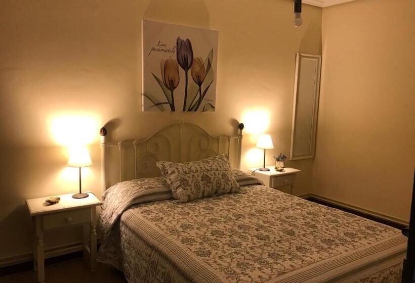 هتل Hostel El Jardin