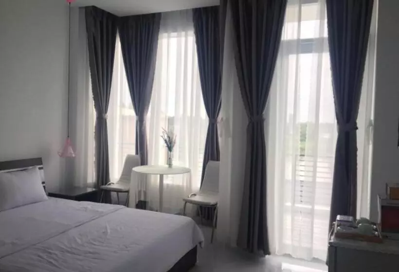 Sao Khue Riverside Hotel & Coffee
