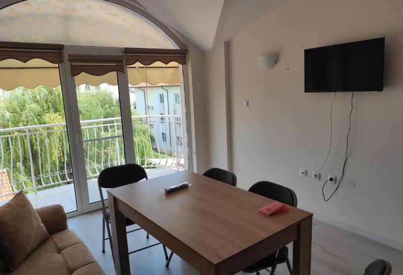 بنسيون Sunny House Apartments