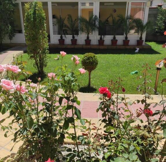 بنسيون Sunny House Apartments