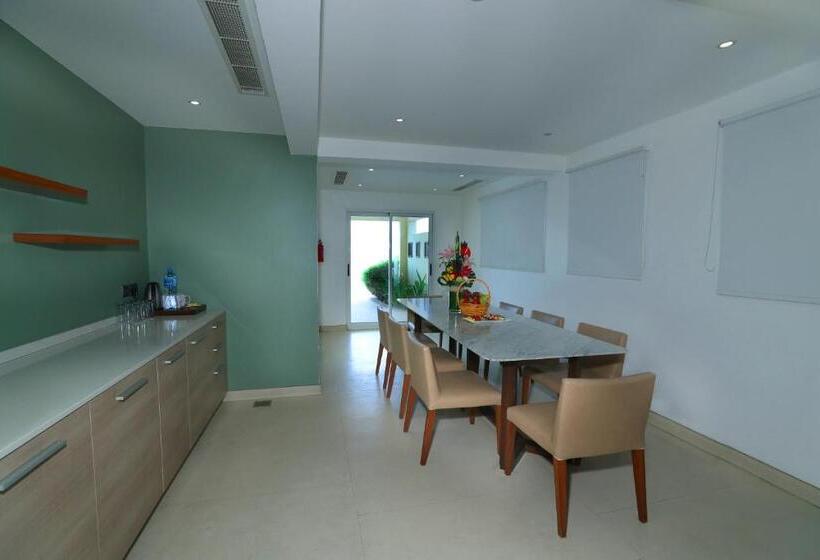 Albander Hotel & Resort