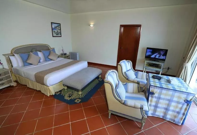 Albander Hotel & Resort