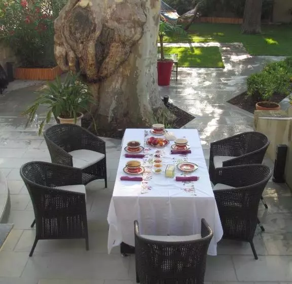 ベッドアンドブレックファースト Bohobé Naboty