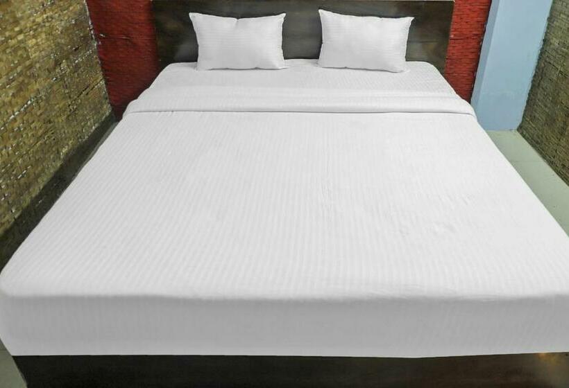 فندق Spot On 87204 Royal Palms