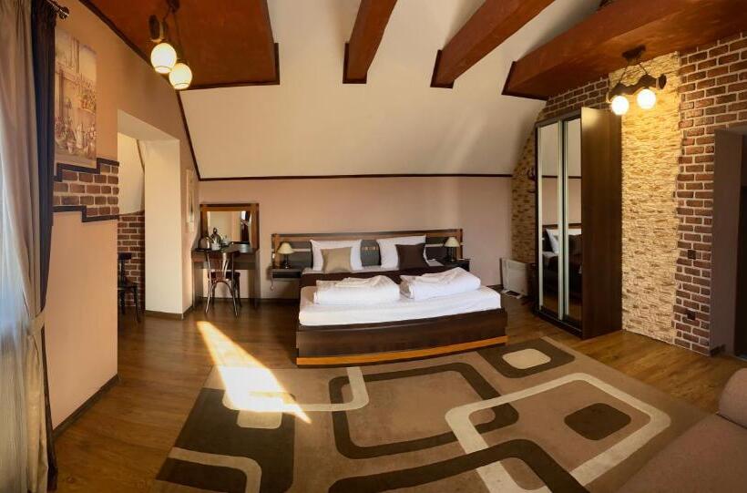 Hostel старий янів