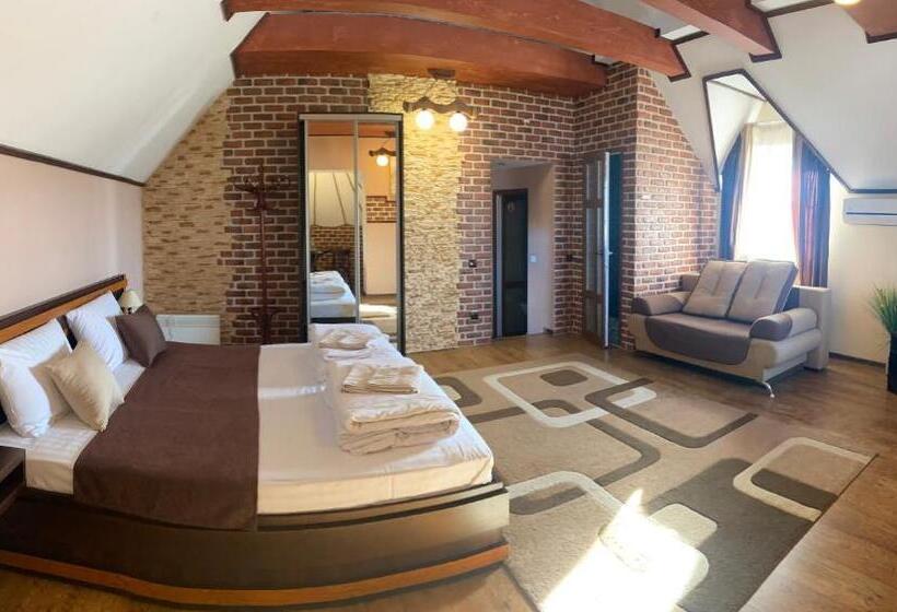 Hostel старий янів