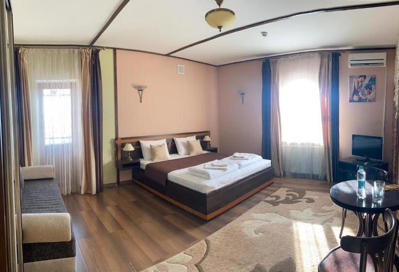 Hostel старий янів