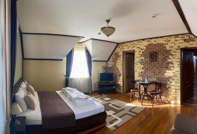 Hostel старий янів