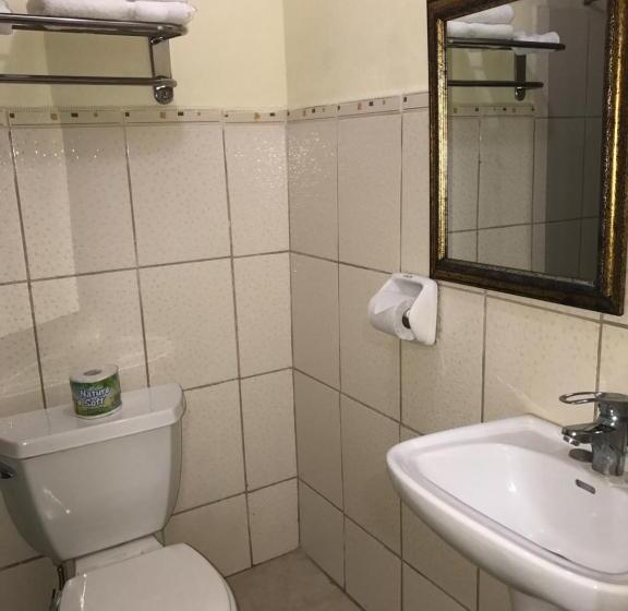 هتل Airport Suites