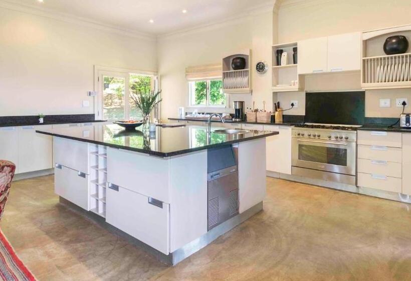 مبيت وإفطار Arum Hill Lodge