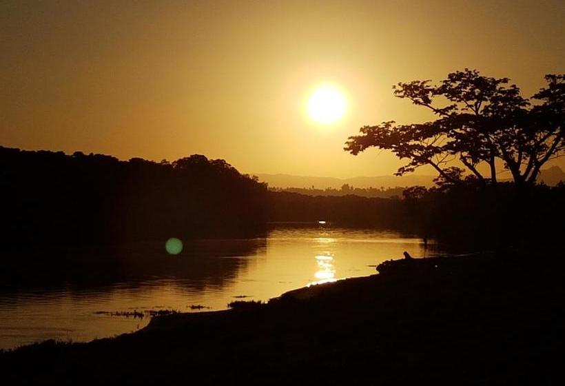 בית מלון כפרי Bayview Cove Resort