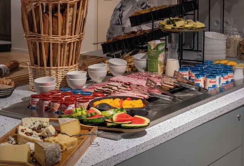 Отель L Escale Marine, The Originals Relais