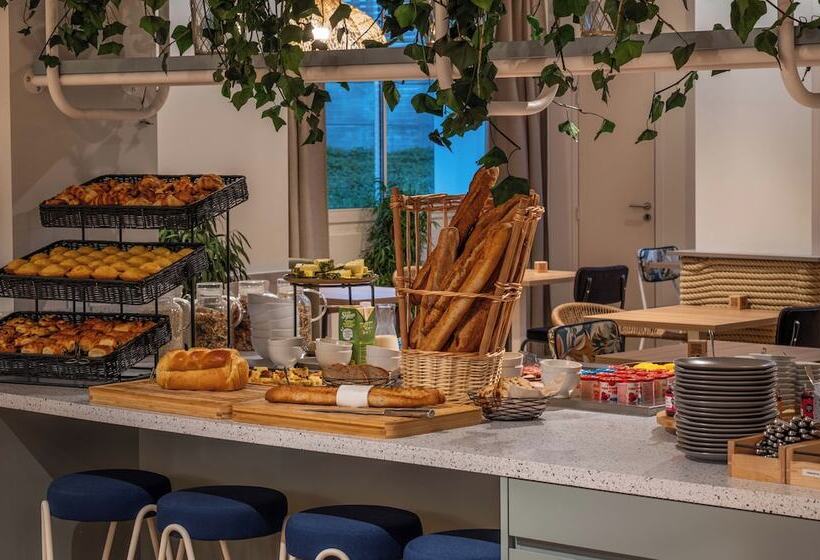 Отель L Escale Marine, The Originals Relais