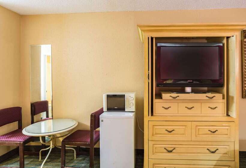 モーテル Rodeway Inn