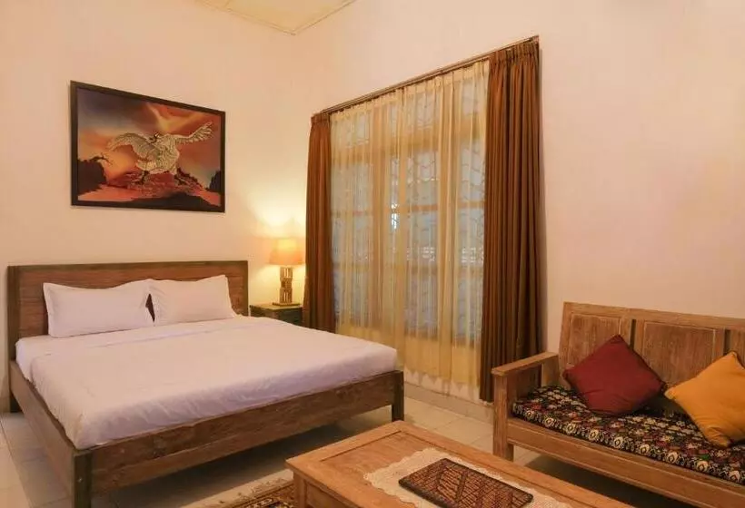 هتل Reddoorz At Griya Cemara Homestay Yogyakarta