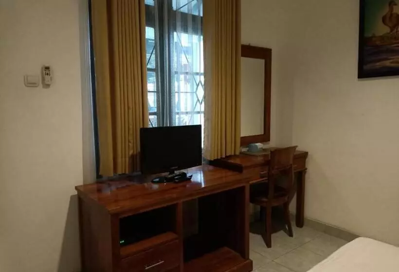 هتل Reddoorz At Griya Cemara Homestay Yogyakarta