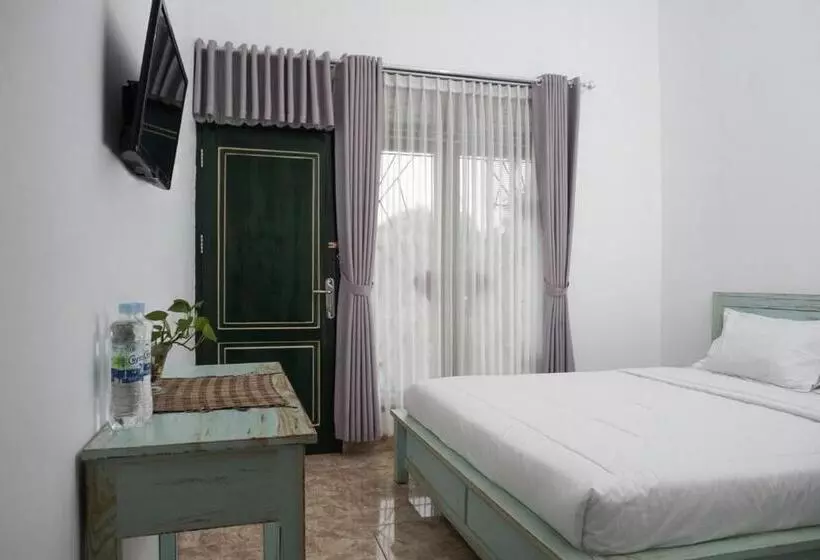 هتل Reddoorz At Griya Cemara Homestay Yogyakarta
