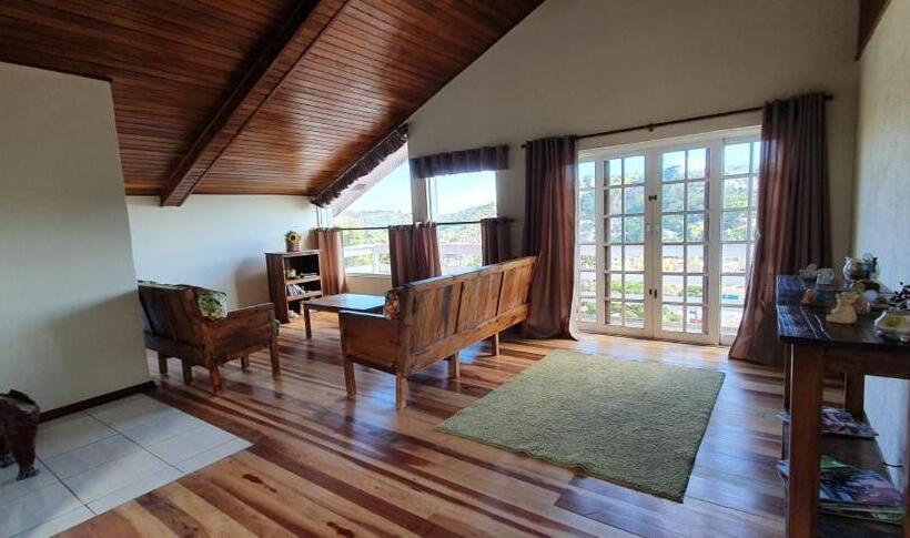 تختخواب و صبحانه Betume