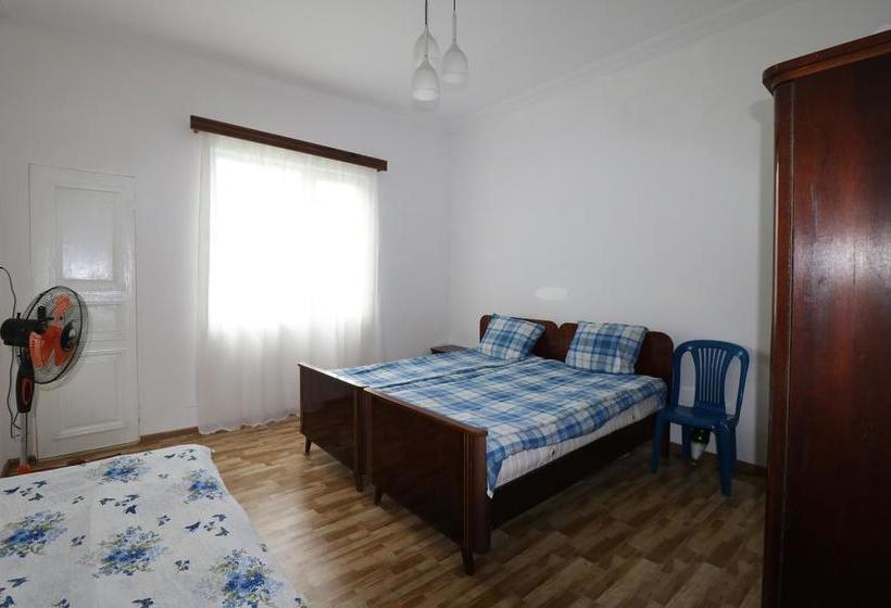 تختخواب و صبحانه Private House Suliko