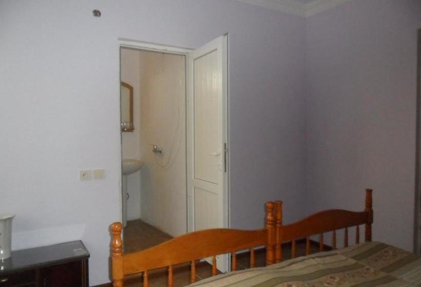 تختخواب و صبحانه Private House Suliko
