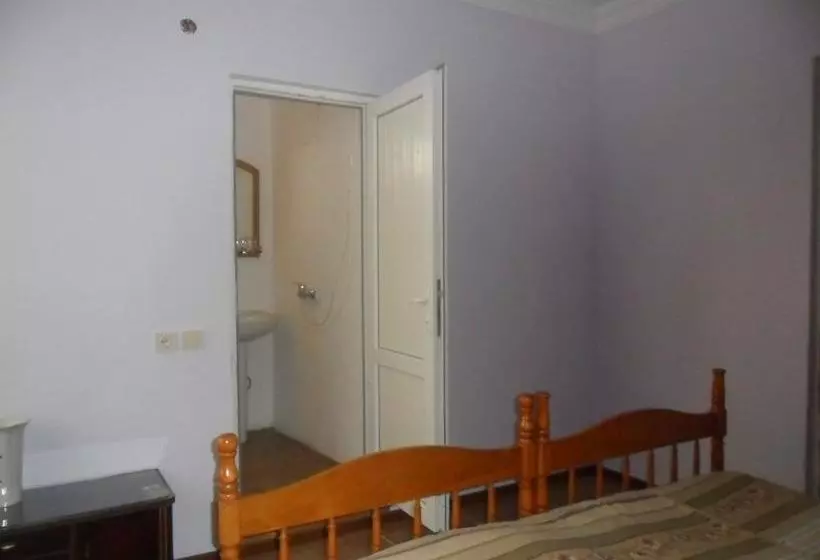 تختخواب و صبحانه Private House Suliko