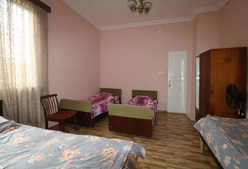 تختخواب و صبحانه Private House Suliko